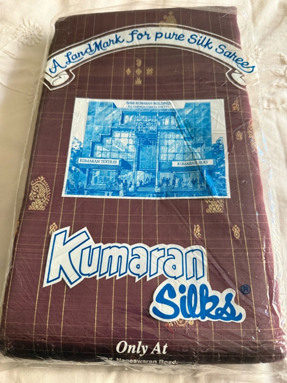 Women's Maroon Kanjivaram Silk Saree with blouse piece - Picture 4 of 13